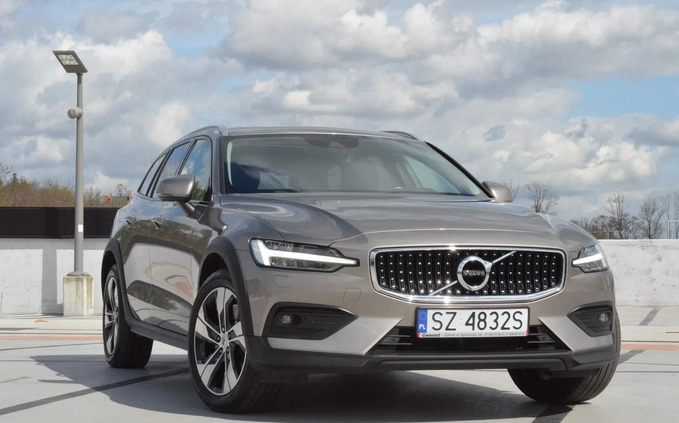 Volvo V60 Cross Country cena 135900 przebieg: 175000, rok produkcji 2021 z Zabrze małe 781